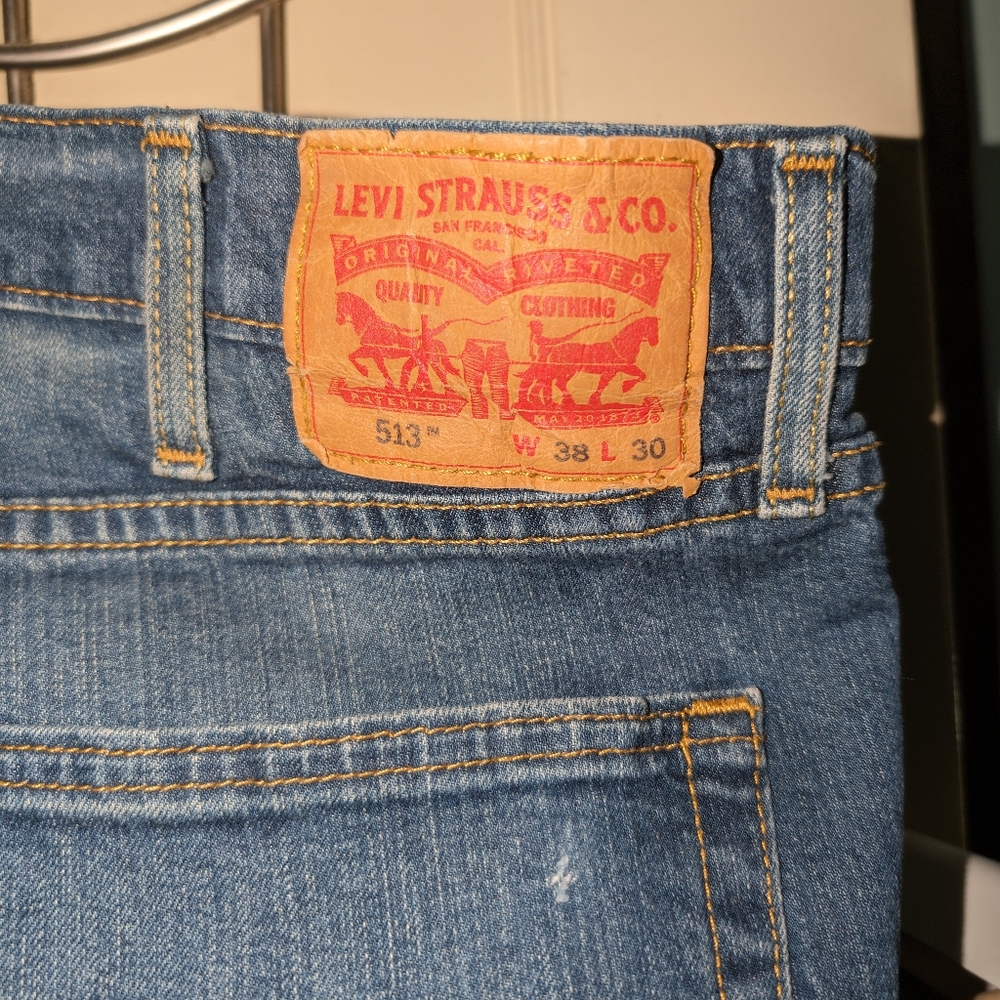 Men's Levi's 513 jeans.